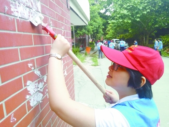 志愿者清理衛生無死角